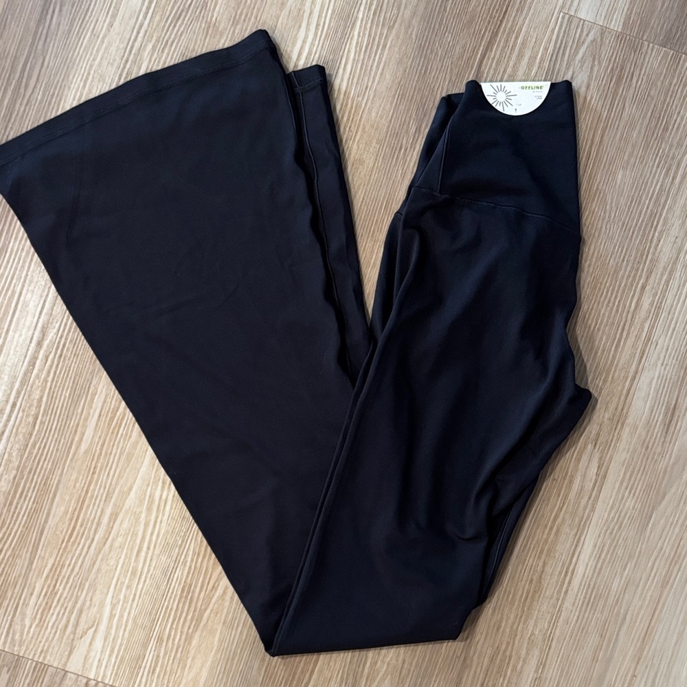 Aerie Offline Black Real Me Flared Leggings, size Small Long. NWT
